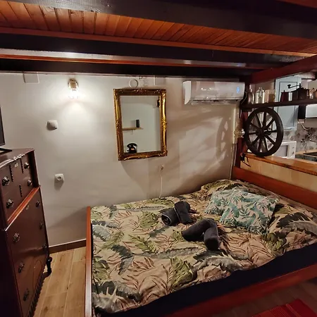 Bertolina, 50m From Sea Apartman *