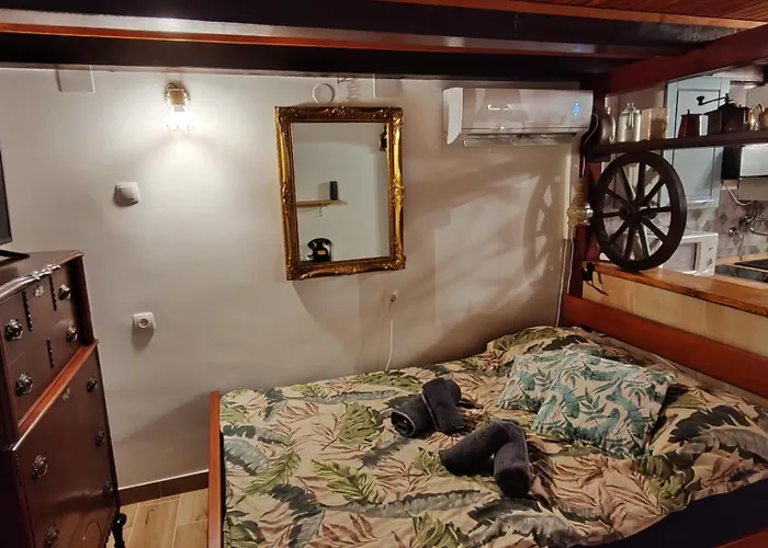 Bertolina, 50m From Sea דירה *