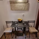 Bertolina, 50m From Sea Apartmán *